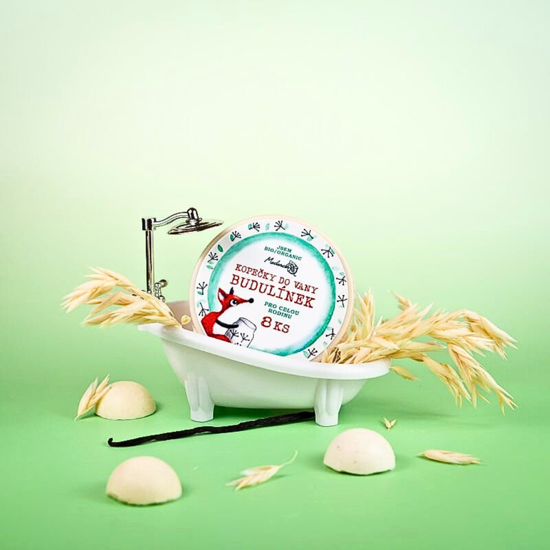 Medarek “Budulínek” Bath Melts (8 pcs) tin in a miniature bathtub with oat sprigs and a vanilla bean on a green backdrop